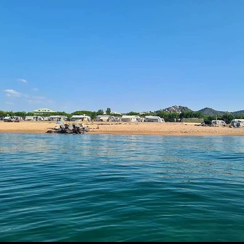 Camping El Pinar Platja Santa Susanna Buitenkant foto